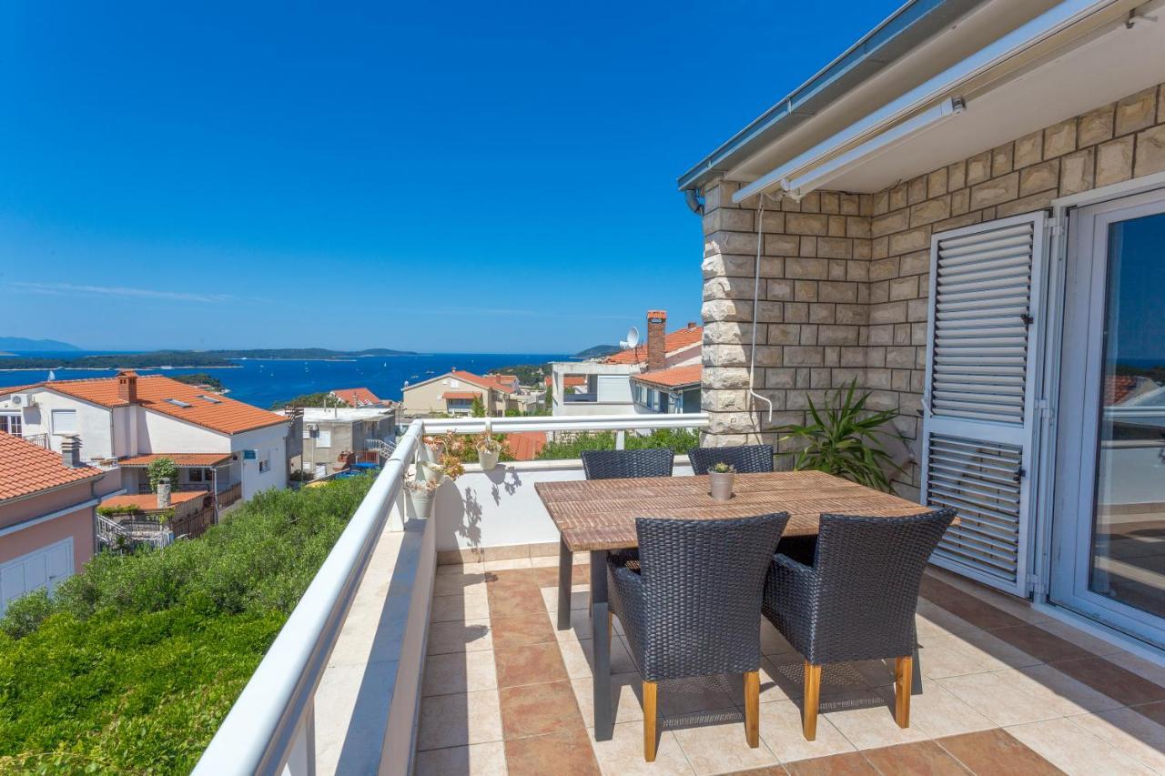 Peaceful apartment with beautiful view Hvar Town Exterior foto